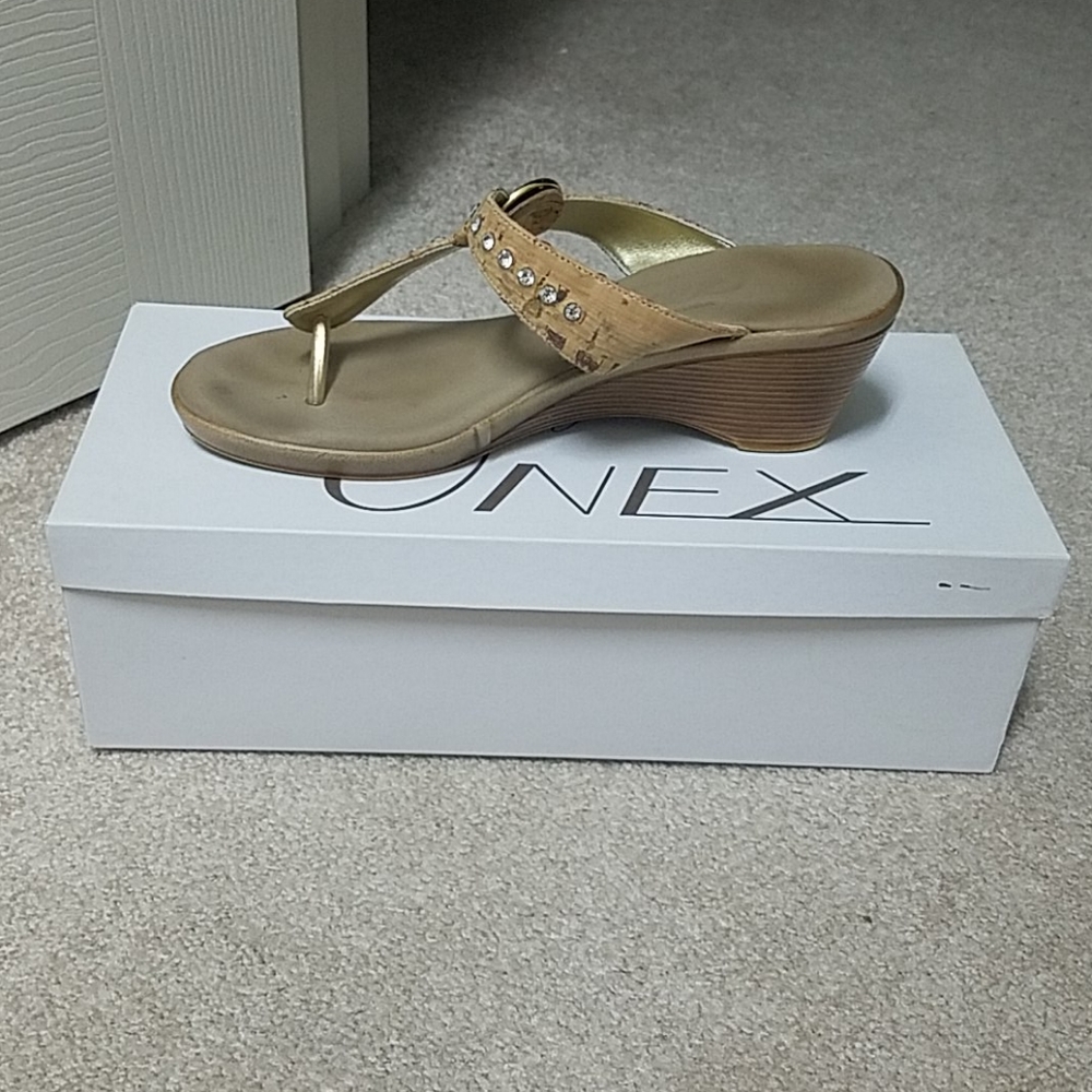 Sandles - Picture 2 of 2